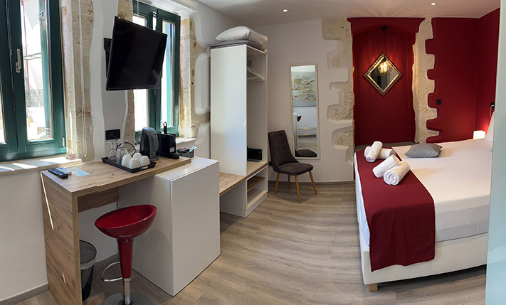 TOURIST PROPERTY IN A LIVELY CENTRAL LOCATION