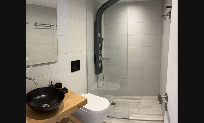 TOURIST PROPERTY IN A LIVELY CENTRAL LOCATION