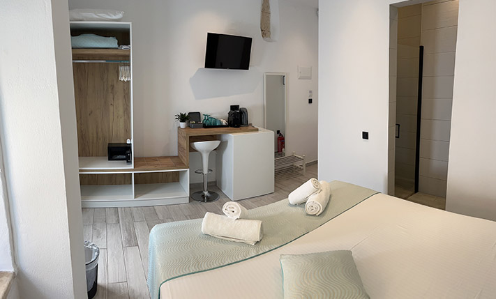 TOURIST PROPERTY IN A LIVELY CENTRAL LOCATION