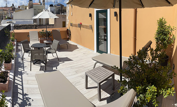 TOURIST PROPERTY IN A LIVELY CENTRAL LOCATION