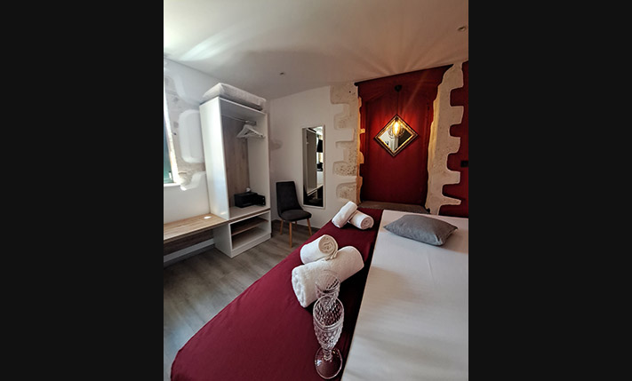 TOURIST PROPERTY IN A LIVELY CENTRAL LOCATION