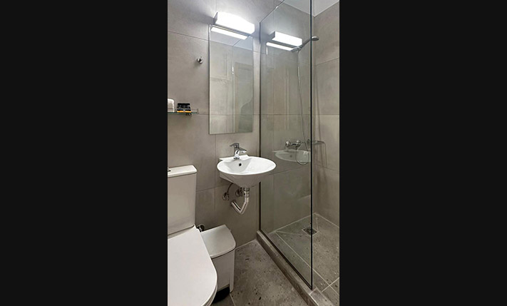 10-ROOM HOTEL IN A SEASIDE SETTLEMENT