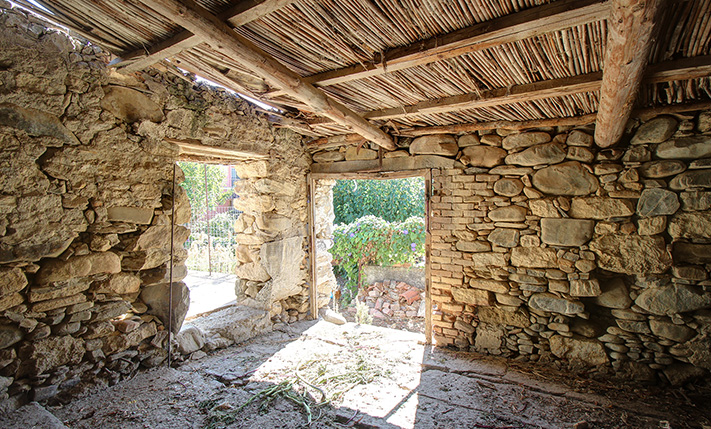 A BUILDING THAT YOU CAN EXPAND ON A CORNER PLOT