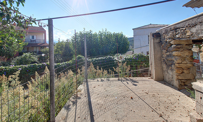 A BUILDING THAT YOU CAN EXPAND ON A CORNER PLOT