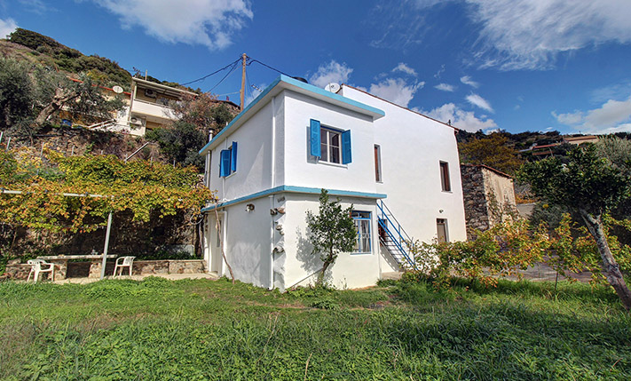 LARGE STONE HOUSE WITH EXTRA UNCONVERTED SPACES