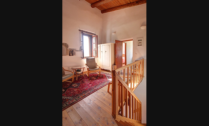 LARGE STONE HOUSE WITH EXTRA UNCONVERTED SPACES