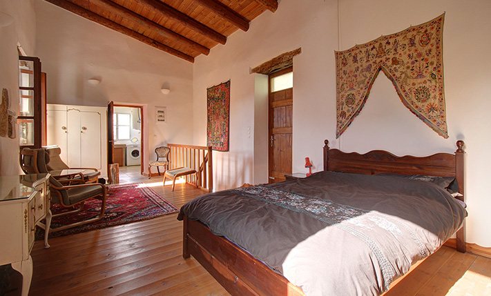 LARGE STONE HOUSE WITH EXTRA UNCONVERTED SPACES