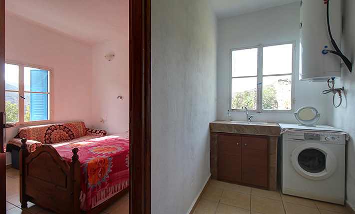 LARGE STONE HOUSE WITH EXTRA UNCONVERTED SPACES