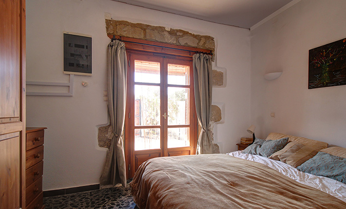 A SPACIOUS FARM HOUSE WITH STUNNING VIEWS