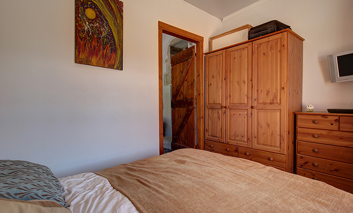 A SPACIOUS FARM HOUSE WITH STUNNING VIEWS