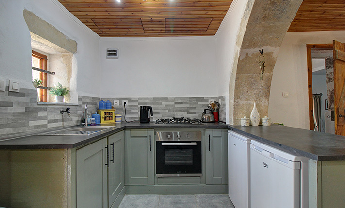 A SPACIOUS FARM HOUSE WITH STUNNING VIEWS