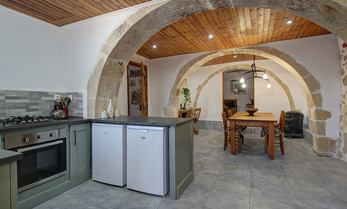 A SPACIOUS FARM HOUSE WITH STUNNING VIEWS