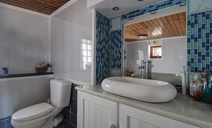 A SPACIOUS FARM HOUSE WITH STUNNING VIEWS