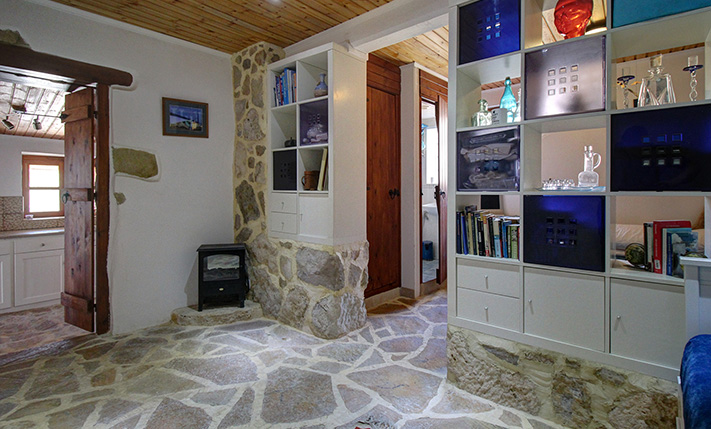 A SPACIOUS FARM HOUSE WITH STUNNING VIEWS