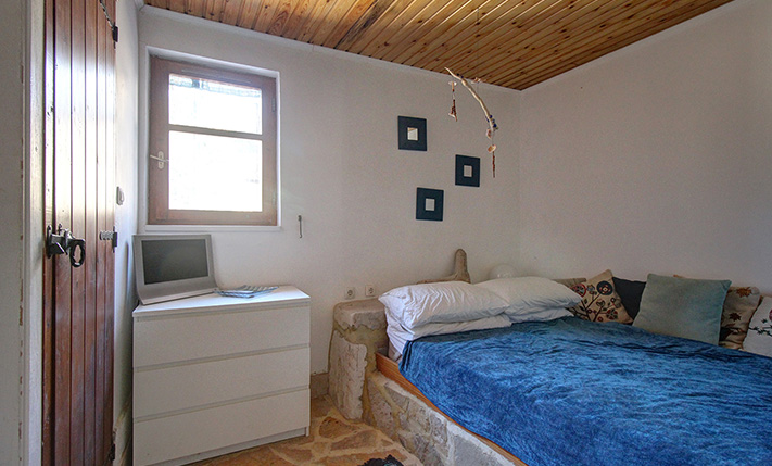 A SPACIOUS FARM HOUSE WITH STUNNING VIEWS