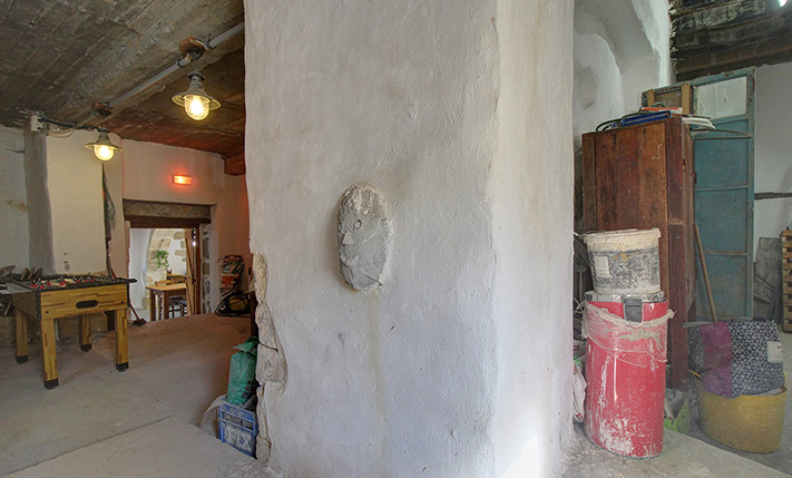 A SPACIOUS FARM HOUSE WITH STUNNING VIEWS