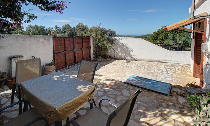 A SPACIOUS FARM HOUSE WITH STUNNING VIEWS