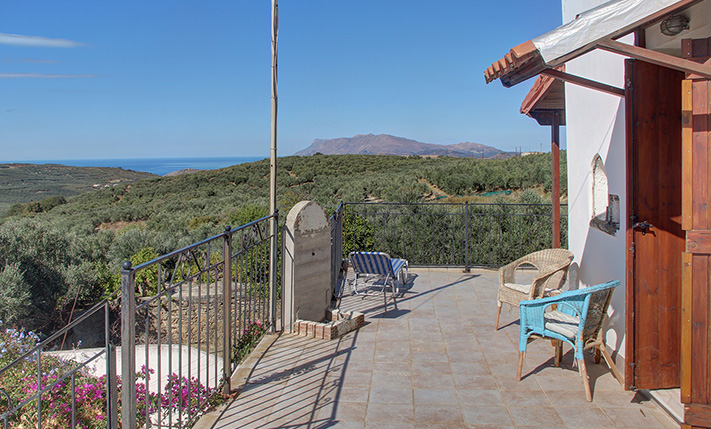 A SPACIOUS FARM HOUSE WITH STUNNING VIEWS