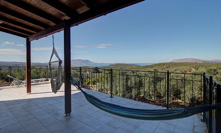 A SPACIOUS FARM HOUSE WITH STUNNING VIEWS