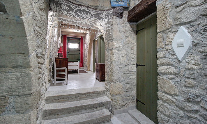 TRADITIONAL VILLAGE HOUSE WITH A GARDEN
