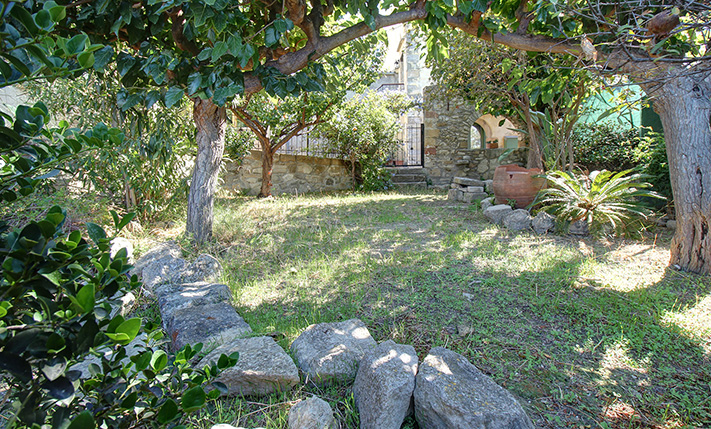 TRADITIONAL VILLAGE HOUSE WITH A GARDEN
