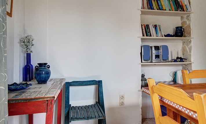 ΕΝΑ ΣΠΙΤΙ ΣΤΟ ΔΑΣΟΣ, ΚΟΝΤΑ ΣΤΗΝ ΑΛΜΥΡΙΔΑ