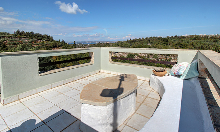 ΕΝΑ ΣΠΙΤΙ ΣΤΟ ΔΑΣΟΣ, ΚΟΝΤΑ ΣΤΗΝ ΑΛΜΥΡΙΔΑ