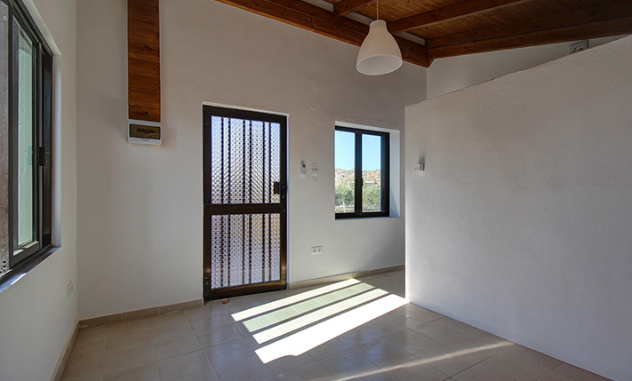 RESTORED 1-LEVEL HOUSE ON A SPACIOUS PLOT