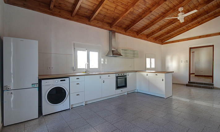 RESTORED 1-LEVEL HOUSE ON A SPACIOUS PLOT