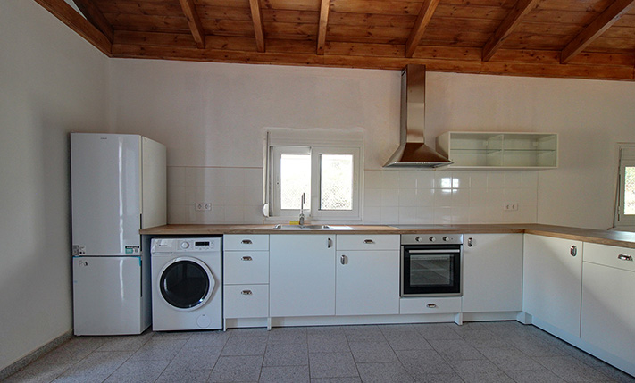 RESTORED 1-LEVEL HOUSE ON A SPACIOUS PLOT