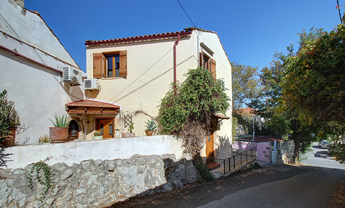 PRACTICAL 2-BEDROOM HOME AT AN ATTRACTIVE PRICE