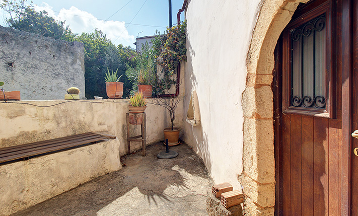 PRACTICAL 2-BEDROOM HOME AT AN ATTRACTIVE PRICE