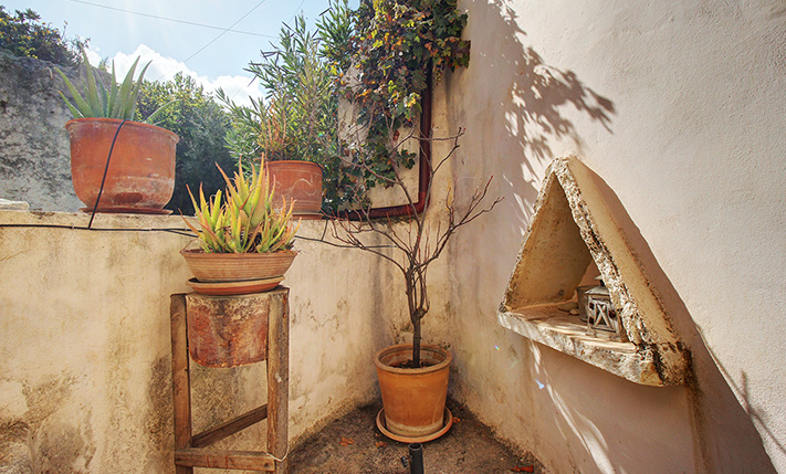 PRACTICAL 2-BEDROOM HOME AT AN ATTRACTIVE PRICE