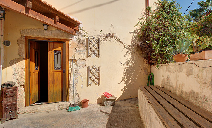 PRACTICAL 2-BEDROOM HOME AT AN ATTRACTIVE PRICE