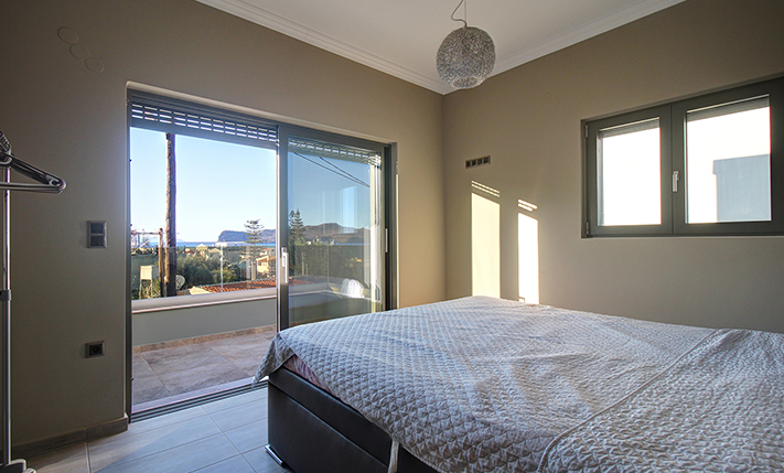 ΔΥΟ ΑΥΤΟΝΟΜΑ ΚΤΗΡΙΑ ΜΕ ΑΝΕΜΠΟΔΙΣΤΗ ΘΕΑ