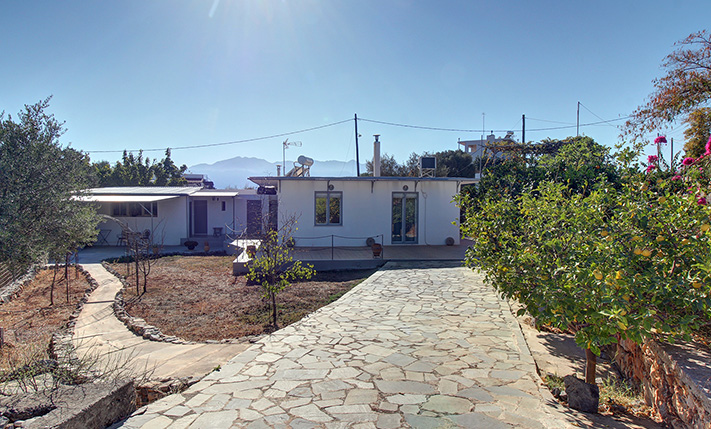 MODERN BUNGALOW WITH A GARDEN & A GUESTHOUSE