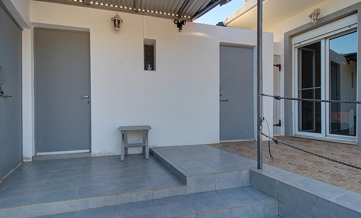 MODERN BUNGALOW WITH A GARDEN & A GUESTHOUSE