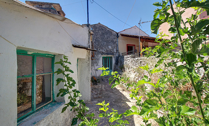 TRADITIONAL CHARACTER & CONVENIENT LOCATION