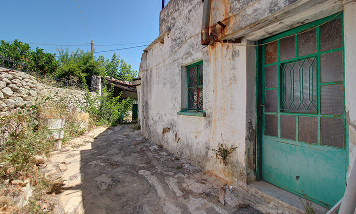 TRADITIONAL CHARACTER & CONVENIENT LOCATION