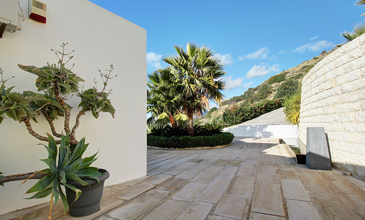 JAMES BOND VIBES & ULTRA LUXURY ABOVE FALASARNA