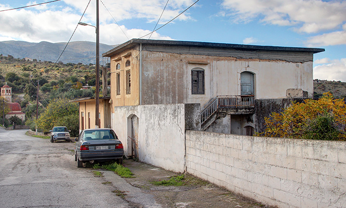 HOUSE IN TRADITIONAL VILLAGE ON A GOOD-SIZE PLOT