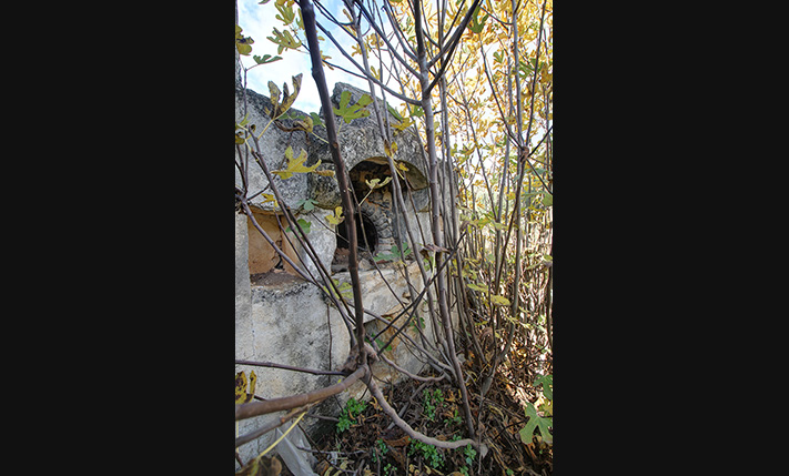 HOUSE IN TRADITIONAL VILLAGE ON A GOOD-SIZE PLOT