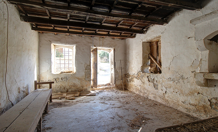 HOUSE IN TRADITIONAL VILLAGE ON A GOOD-SIZE PLOT