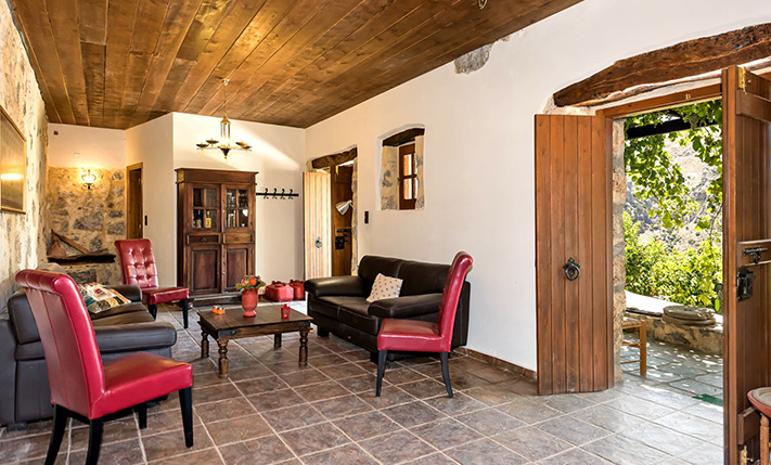 TRADITIONAL GUEST-VILLA IN UTTERLY TRANQUIL SPOT