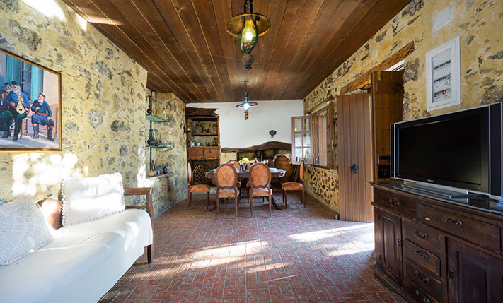 TRADITIONAL GUEST-VILLA IN UTTERLY TRANQUIL SPOT