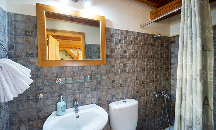 TRADITIONAL GUEST-VILLA IN UTTERLY TRANQUIL SPOT