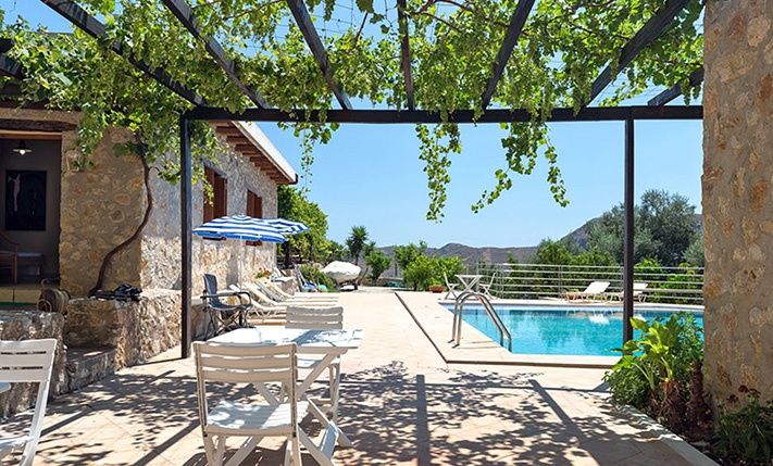 TRADITIONAL GUEST-VILLA IN UTTERLY TRANQUIL SPOT