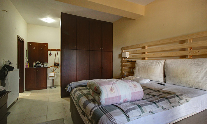 LARGE APARTMENT WITH 2 STUDIO APTS & VIEWS