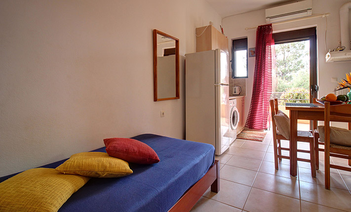 GROßE WOHNUNG MIT 2 STUDIO-APTS & AUSSICHT