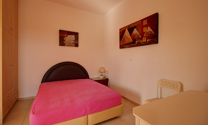 LARGE APARTMENT WITH 2 STUDIO APTS & VIEWS